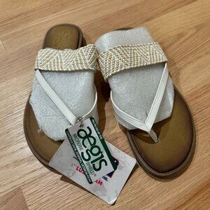 NWT Skechers Luxe Foam Cali Slip On Stretch Band Thong Sandals SZ 9